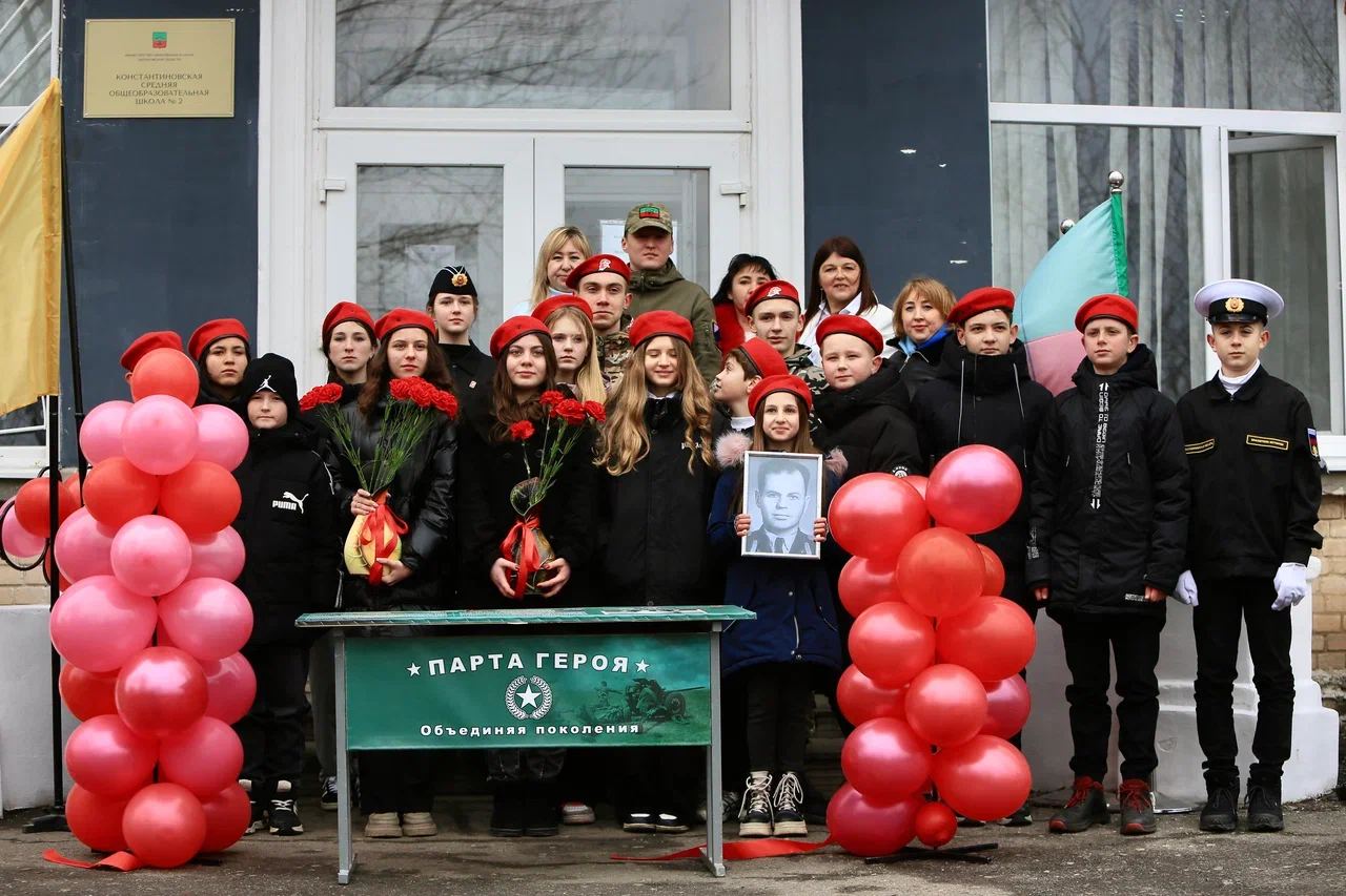 В селе Константиновка Мелитопольского городского округа открыта мемориальная доска в честь Героя Советского Союза Петра Трофимовича Одинца..