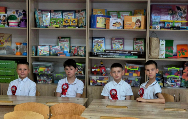 В младших классах Константиновской школы № 2 им. Героя Советского Союза П. Т. Одинца прошли классные часы, посвященные окончанию 2025 учебного года..